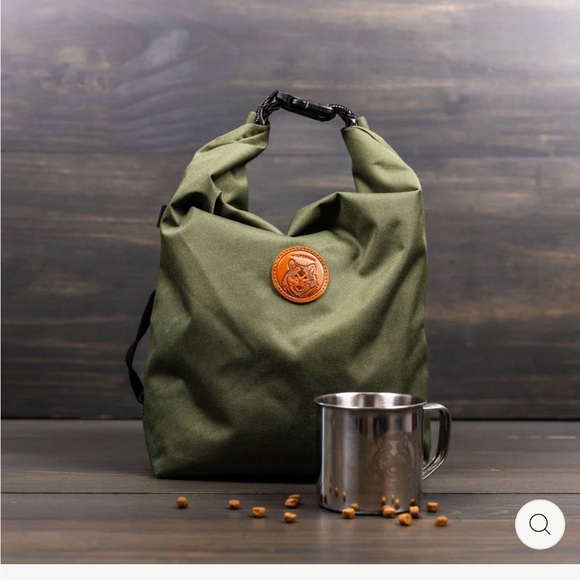 Wilderdog Kibble Bag and Sleeping Bag in Olive - Picture 8 of 9